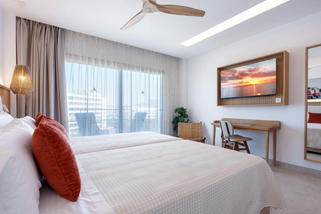 Szoba kétszemélyes vagy 2 külön ággyal és erkéllyel