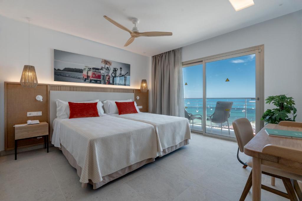 Szoba kétszemélyes vagy 2 külön ággyal és kilátással a tengerre