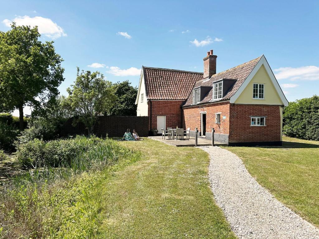 The Cottage by The Suffolk Cottage Collection, Peasenhall