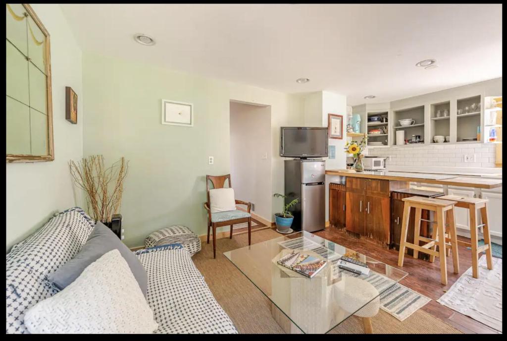 2 bedroom Apt, Kingston