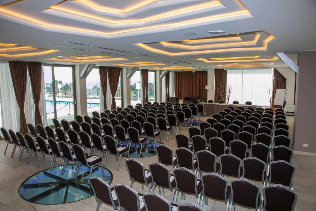 4 SPA Hotel — Hotel building in Cannizzaro, Sicily