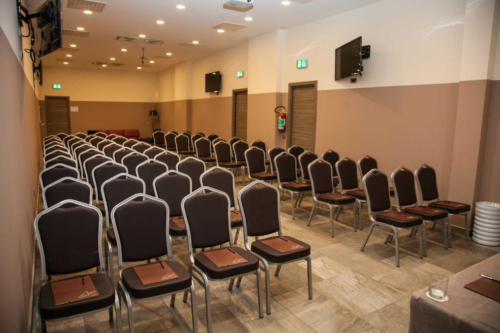 4 SPA Hotel — Hotel building in Cannizzaro, Sicily