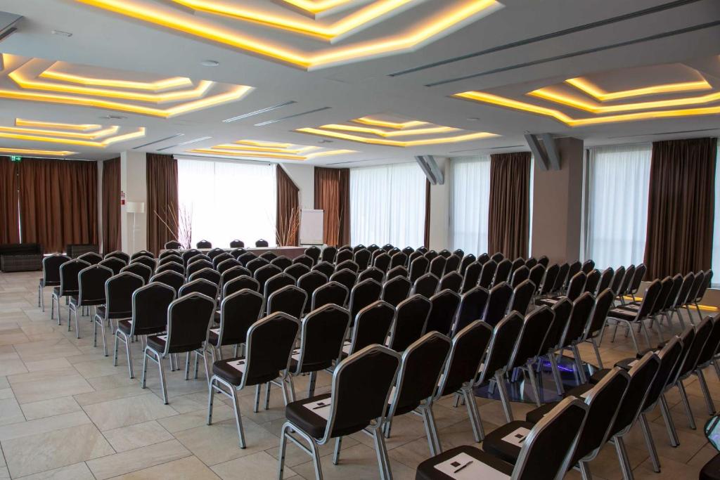 4 SPA Hotel — Hotel building in Cannizzaro, Sicily