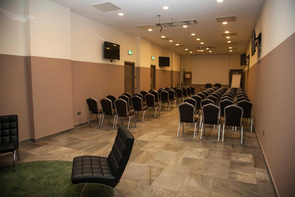 4 SPA Hotel — Hotel building in Cannizzaro, Sicily