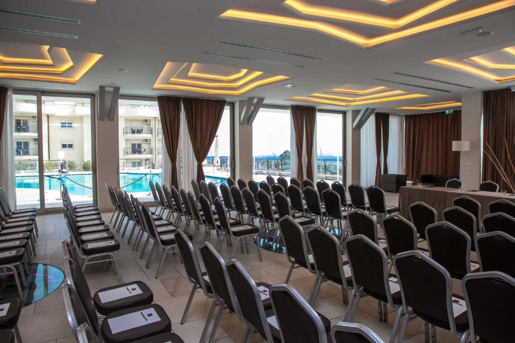 4 SPA Hotel — Hotel building in Cannizzaro, Sicily