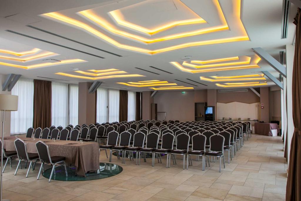 4 SPA Hotel — Hotel building in Cannizzaro, Sicily