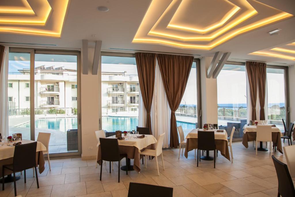4 SPA Hotel — Restaurant & bars in Cannizzaro, Sicily