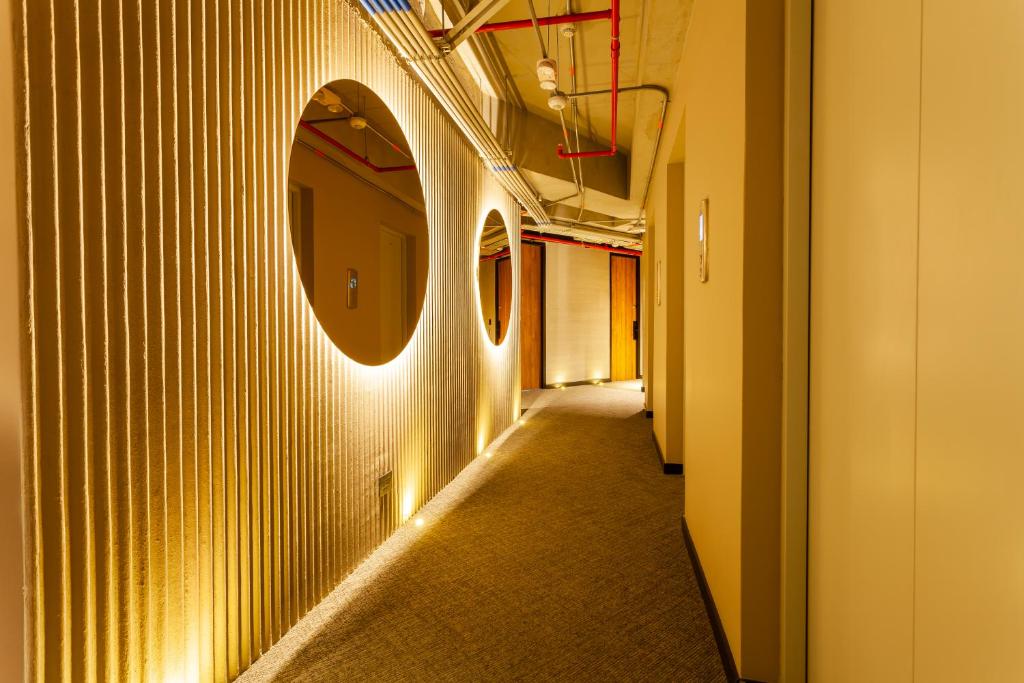 Luxury Ultramodern in club house with pool - 3