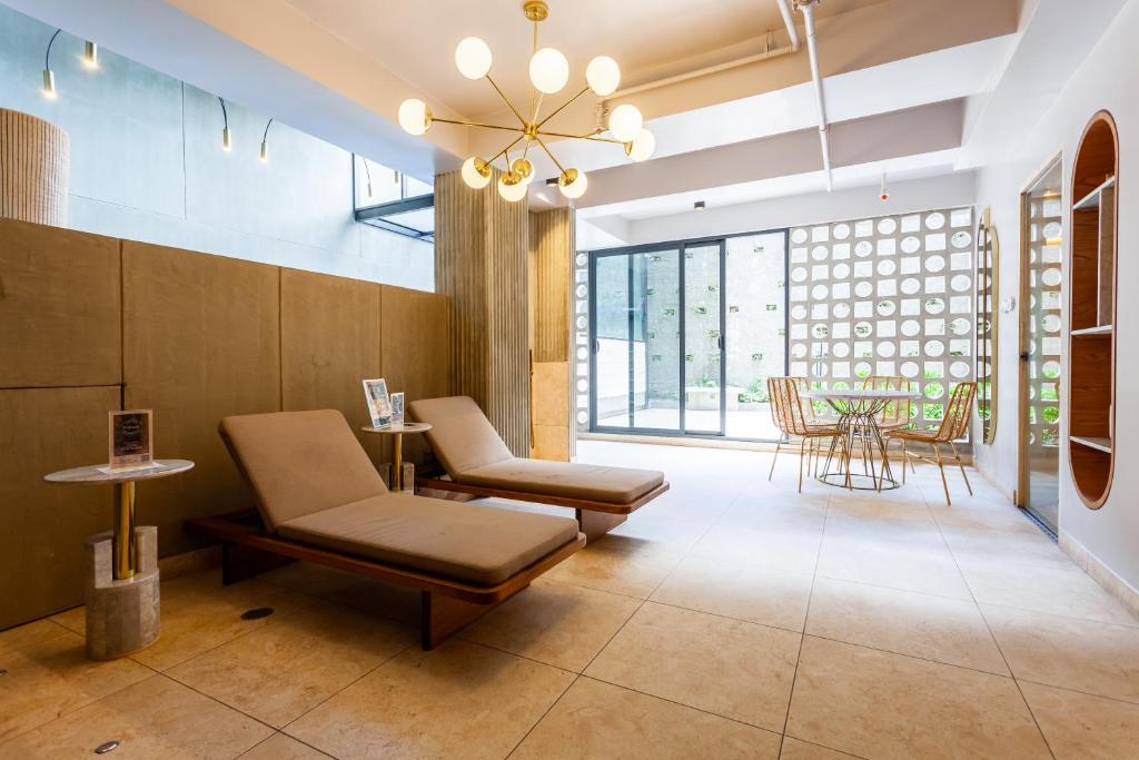 Luxury Ultramodern in club house with pool - 5