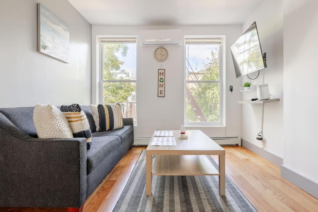 Sleek and New 3BR Brooklyn Apt only 10 Min to Manhattan, Brooklyn