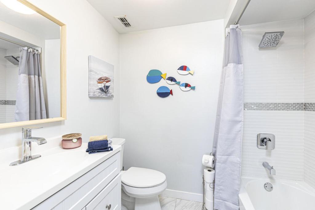 Coastal Getaway, 5 Mins to Vanderbilt Beach, Naples