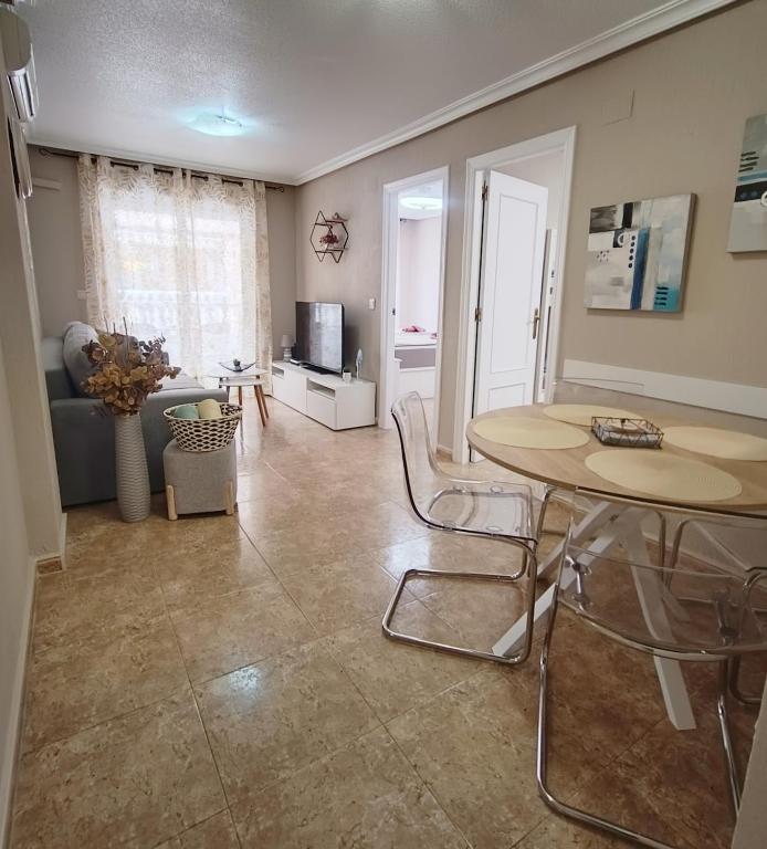 PMT31 - Modern Apartment by Los Locos Beach, Torrevieja