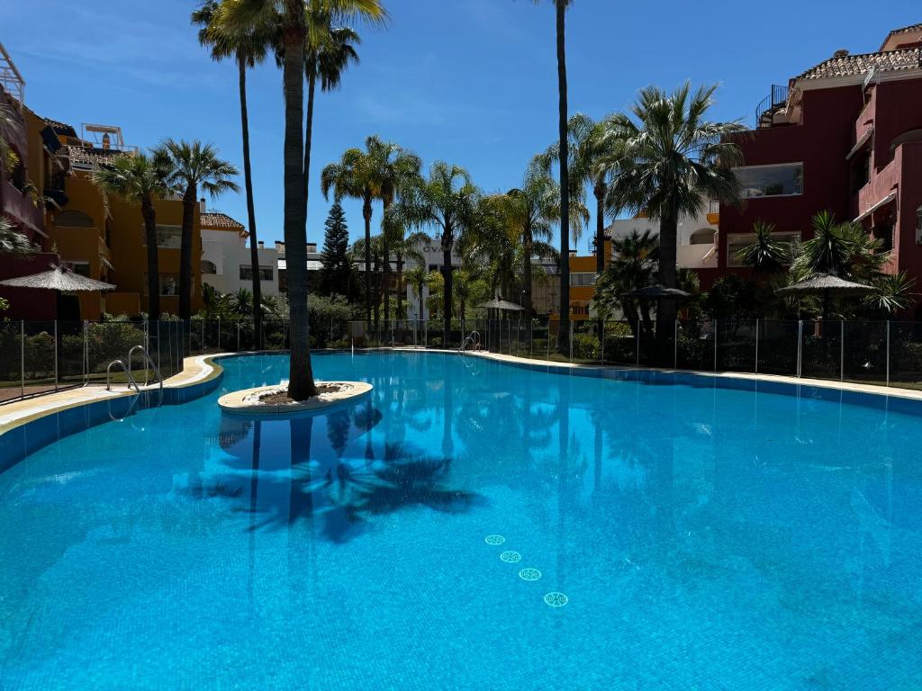 Penthouse Golden Mile Seaviews With Paddle Court - EaW Homes - 2