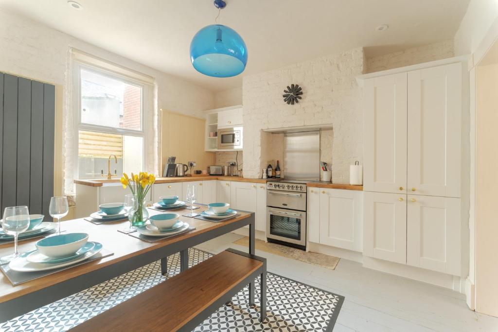 Sea Rocket Whitby - central location, family friendly home, Whitby