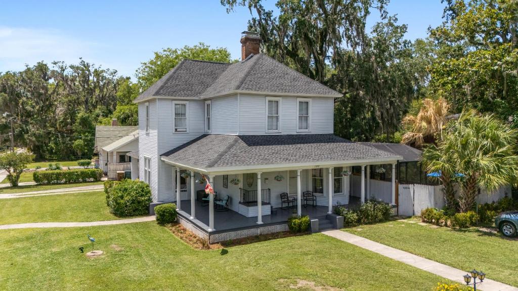 Martin A -Private historic district apt with pool-suite A, Ocala