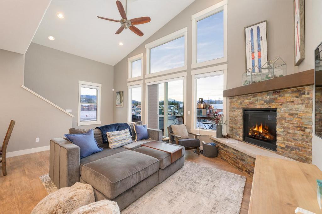 58 Elk Ranch with Hot Tub, Fraser