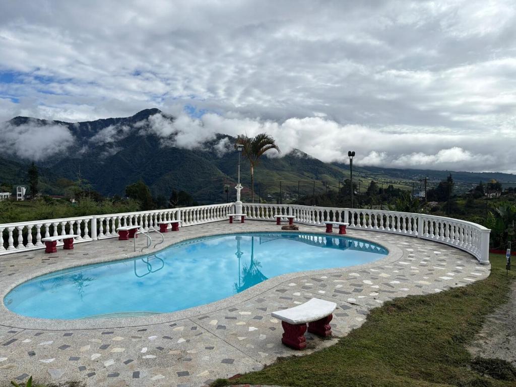 Accommodation Cabin Lake Calima Spectacular Court - 1
