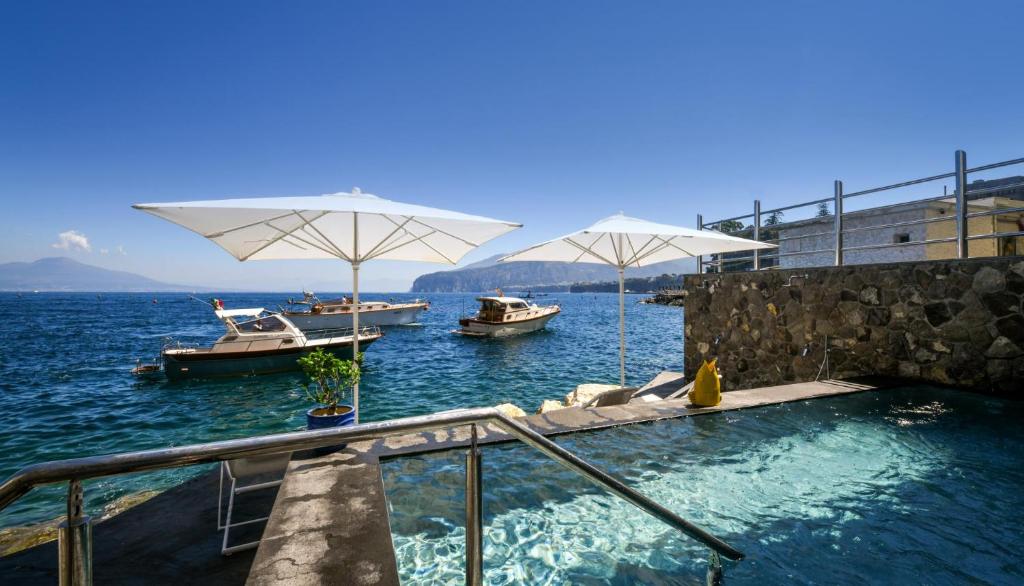 My Exclusive Italy - Beachfront Villa Sorrento & private sea access - 3