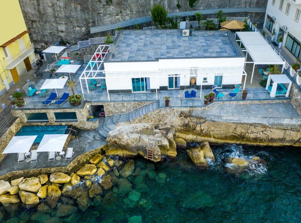 My Exclusive Italy - Beachfront Villa Sorrento & private sea access - 4