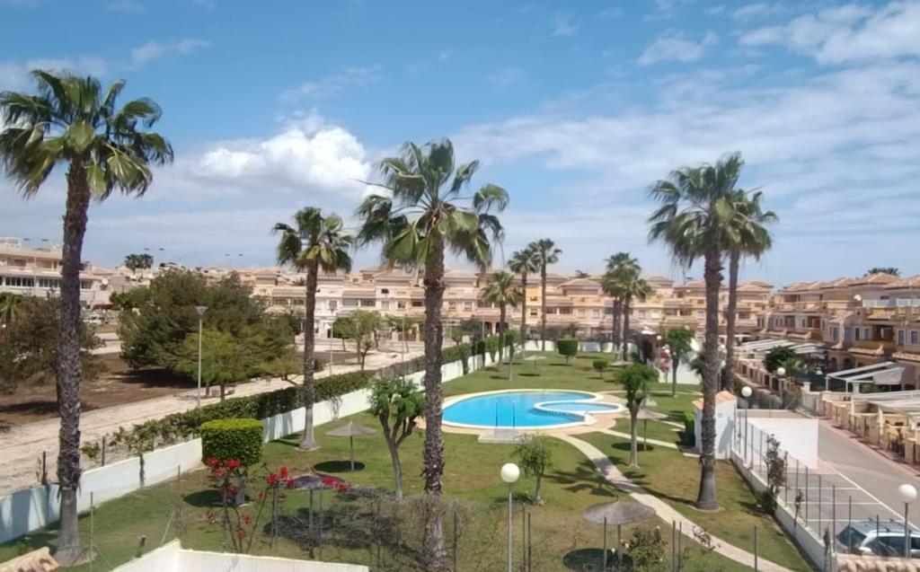 PMT03 - Charming Townhouse with communal pool, Torrevieja