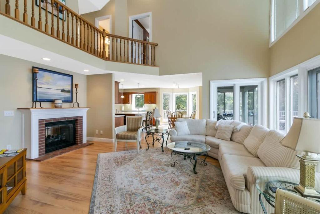 Lakefront - Home Theater, Pool Table, Cadiz