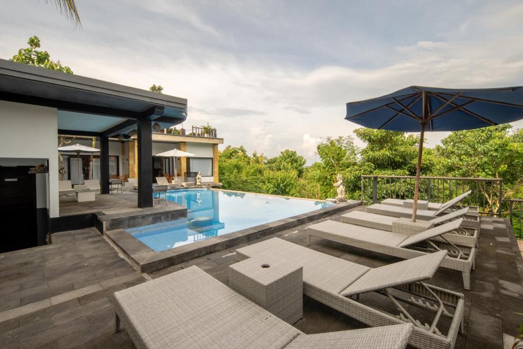 アバサン ヒルズ ホテル アンド スパ ペニダ (Abasan Hills Hotel and Spa Penida) スイミングプール