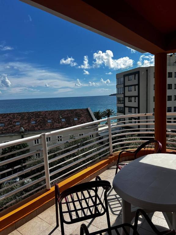 Better place, Bečići