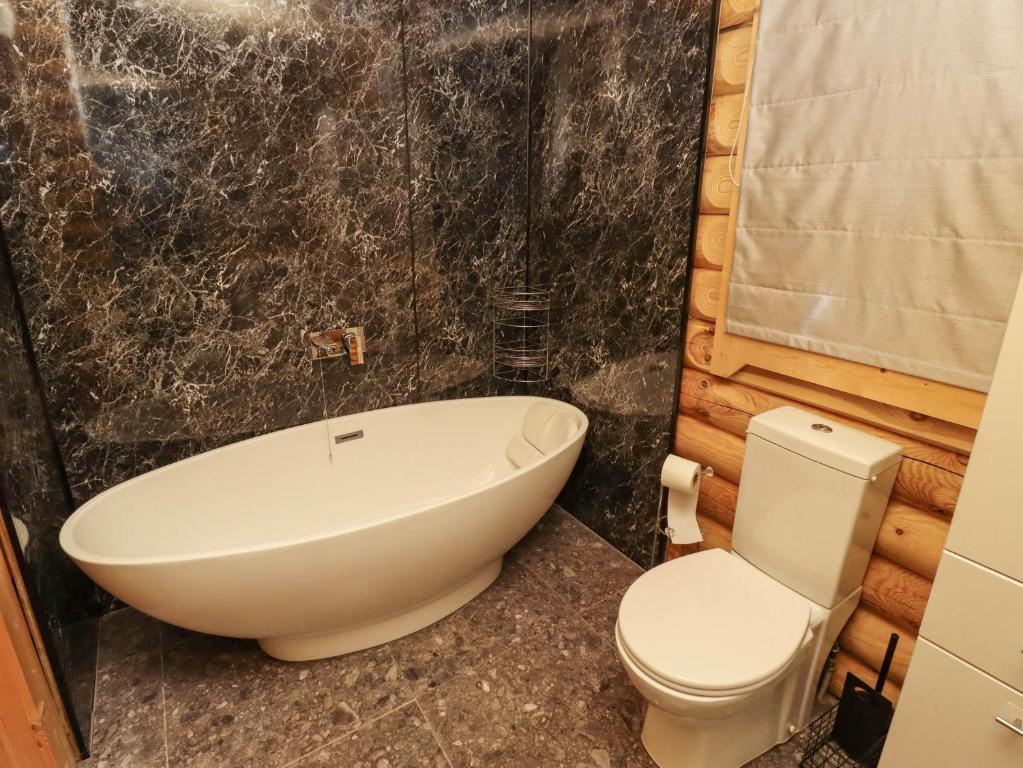 Starwood, Eshott photo 2