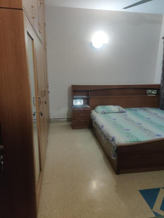 Furnished room, Karáčí