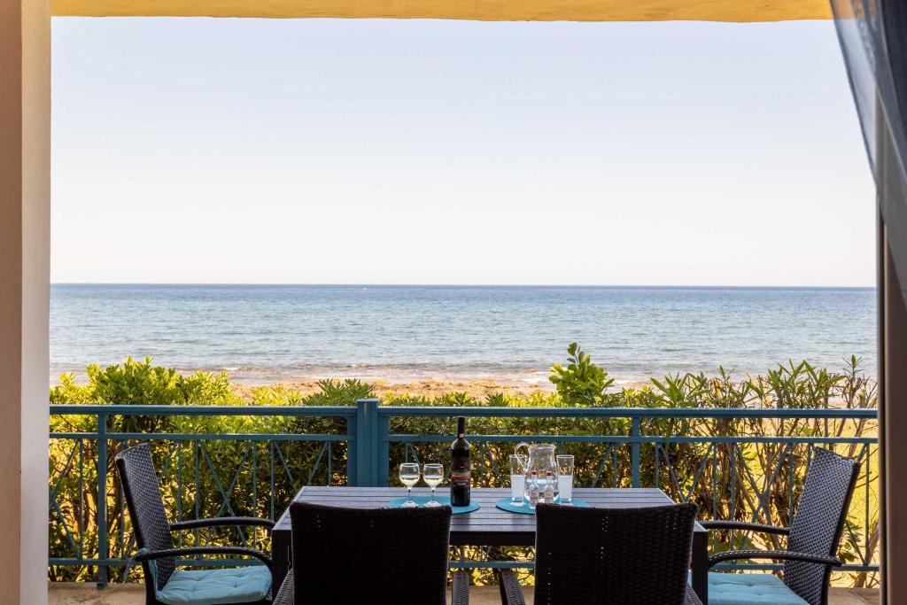 Agrilos Seafront Serenity - Waterfront Oasis, Ágrilos