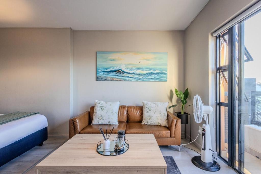 Stylish Table View Studio Fully Equipped, Cape Town