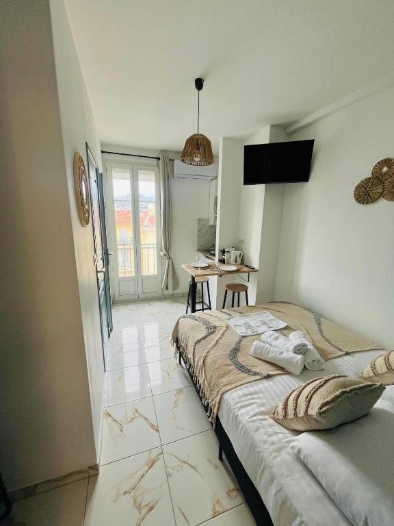 Sweethome Massena, Nice