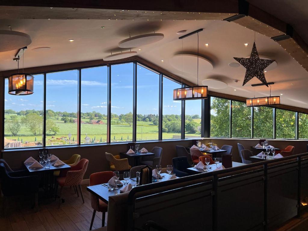 The Barn Hotel, Meriden, Meriden - pet-friendly stay
