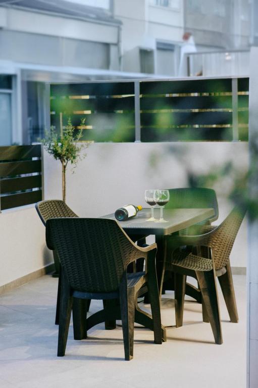 Peekaboo - Μοντέρνο σπίτι με αυλή στο κέντρο της Κω, Kos