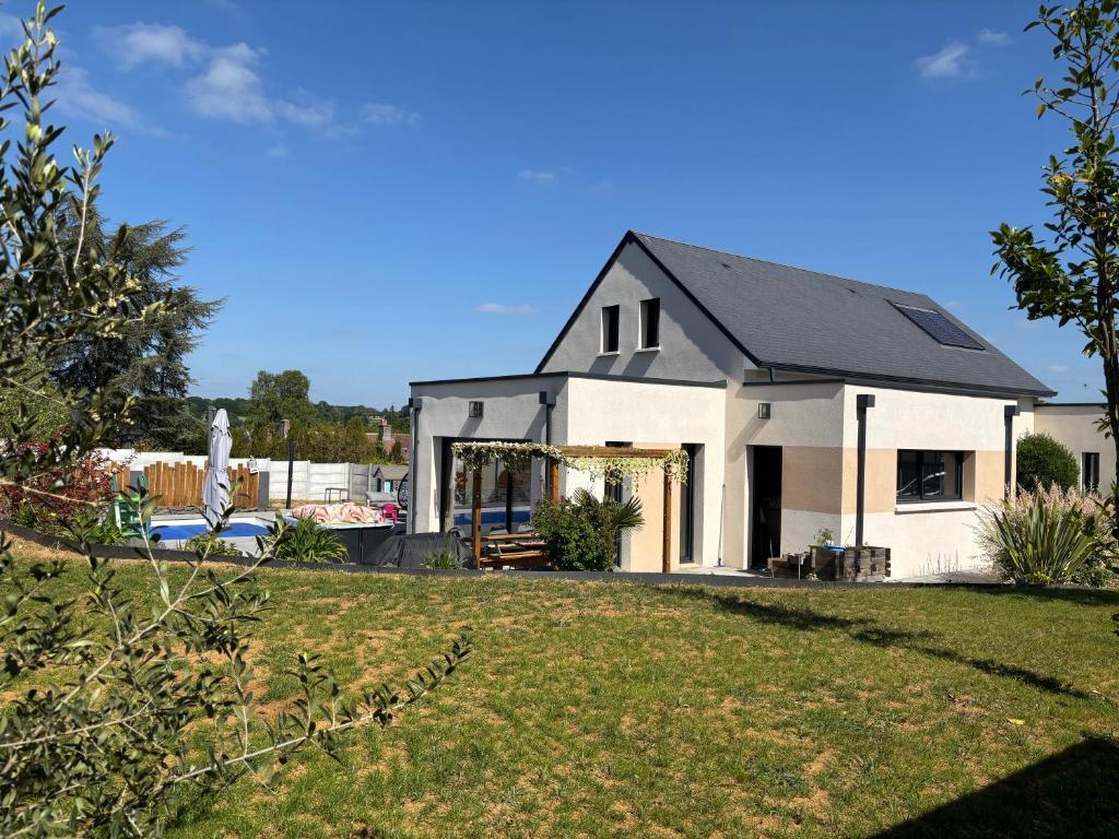 Chambre privée à 10 min du circuit, Parigné-lʼÉvêque