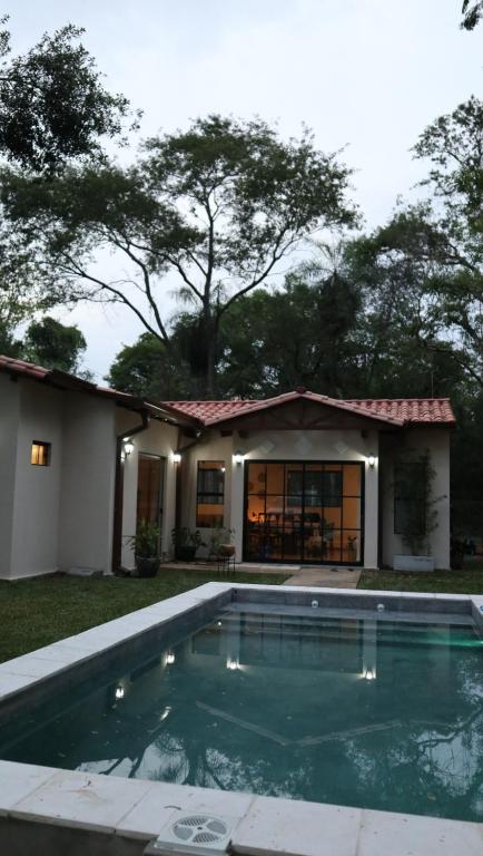 Adorable casa en San Bernardino - 2