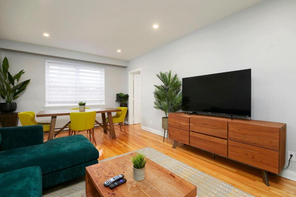 Stylish 2BR in Montreal, Montreal