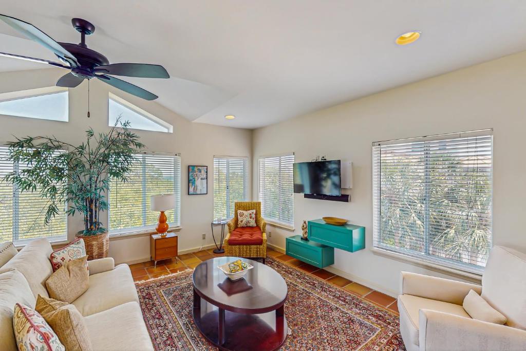 Sunshine & Seagulls, Ostrov St. George