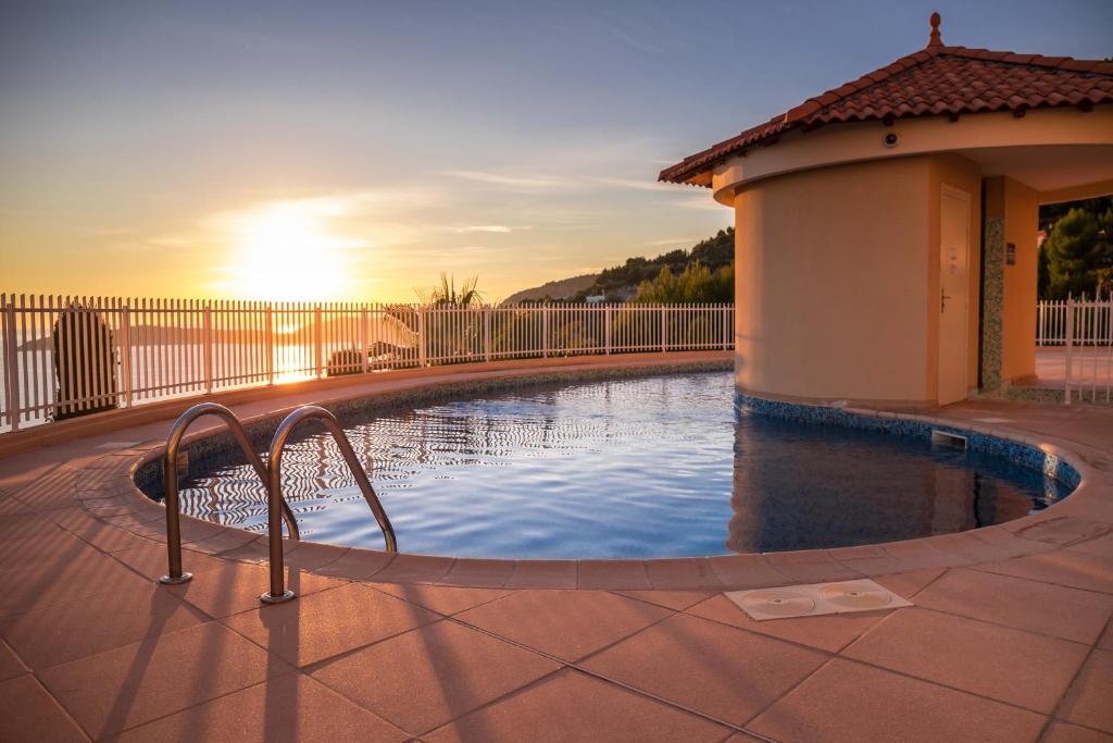 Superb Studio with incredible view and pool - 3