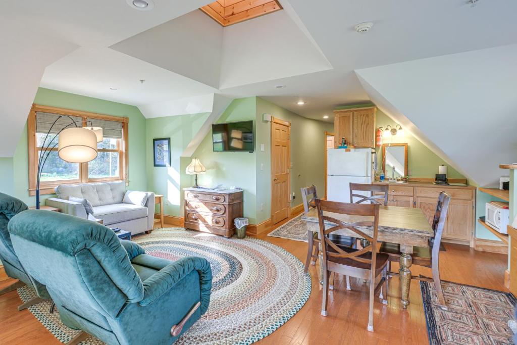 Shared Dock and Fire Pit Peaceful Surry Studio!, Surry