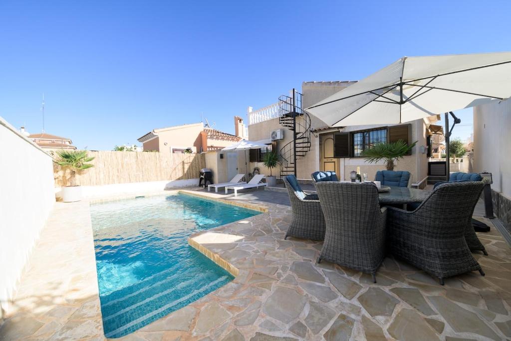 Lovely villa with private pool - 1