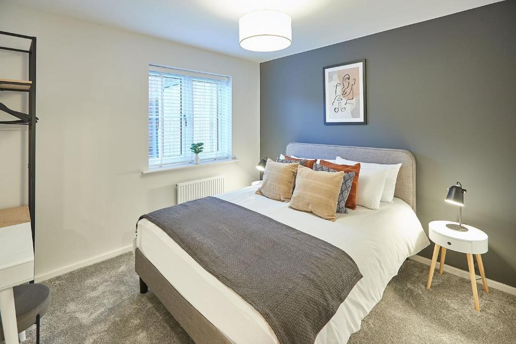 Curlew House, With Parking And Abbey Views!, Whitby