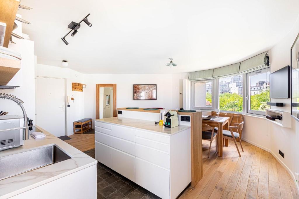 GuestReady - Sunny Chic Retreat with Balcony - 5