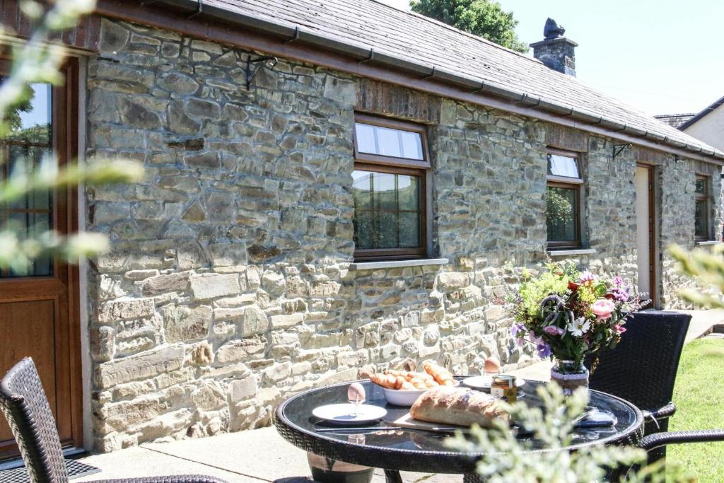 Yr Onnen Aberaeron, Llanarth