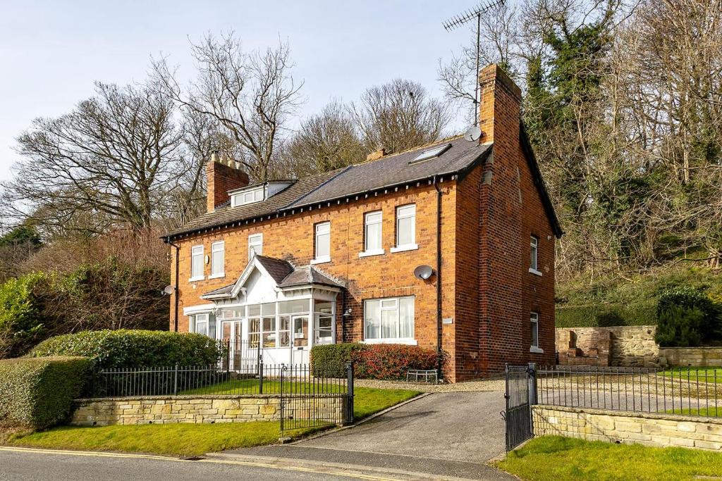 Turnerdale Cottage, Nr Whitby, Sleeps 6, Dogs, Whitby