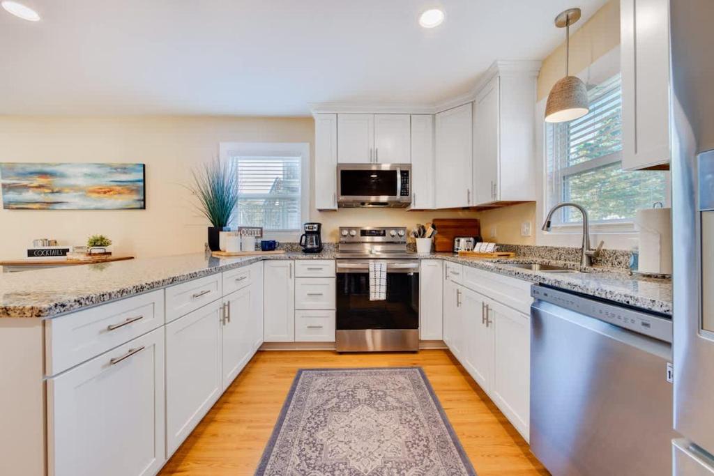 Steps to the Sound & Dog Friendly, Kill Devil Hills