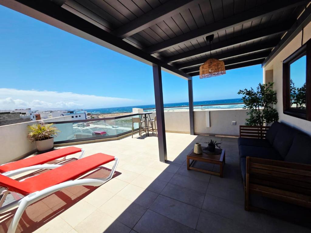 Terraza privada, vistas al mar y piscina comunitaria - 4