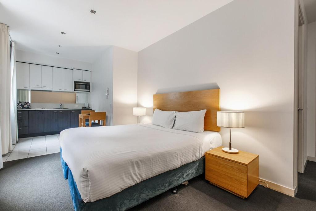 Modern Nomads Charming Studio in Prime Location near Station, Melbourne