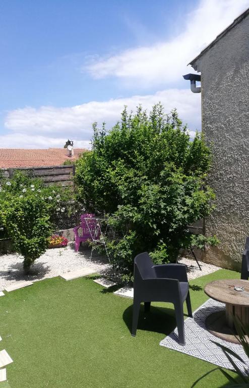 Petit cocon avec terrasse - 3