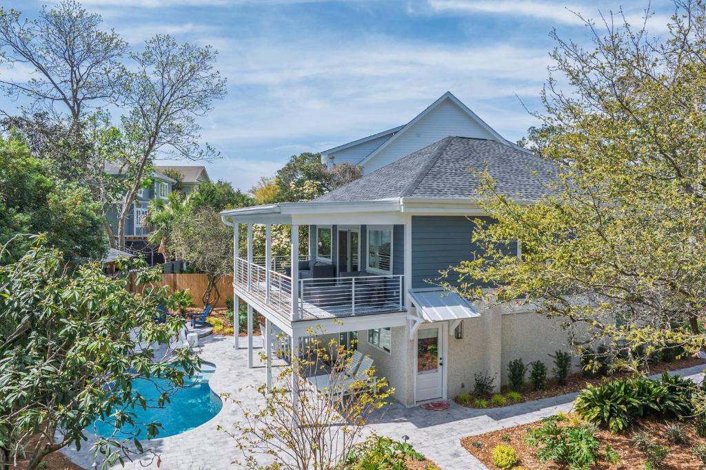 Modern Beach Escape | Private Pool~Steps to Beach, Hilton Head Island